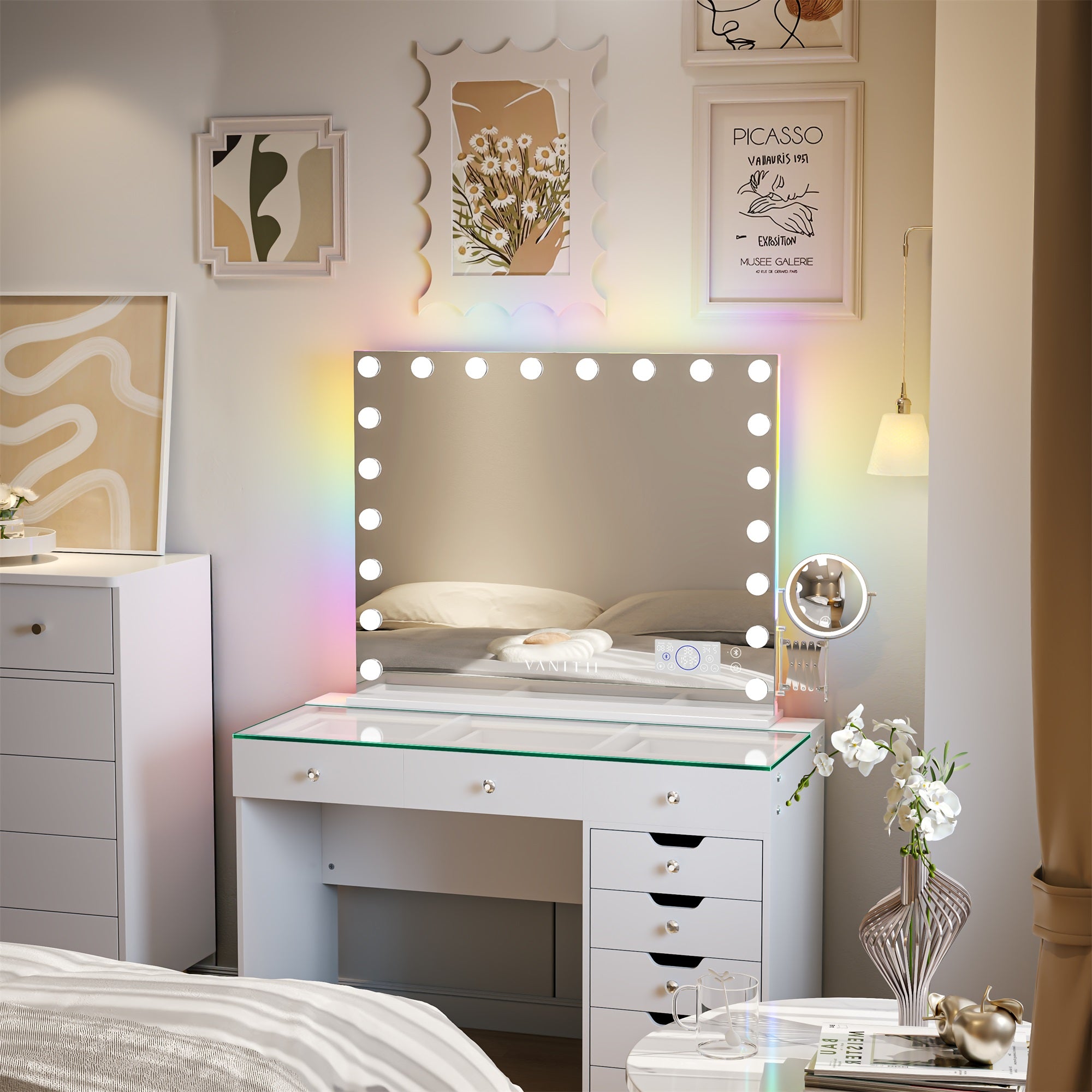 Hollywood 20 Bulbs Light Mirror with Bluetooth Speaker