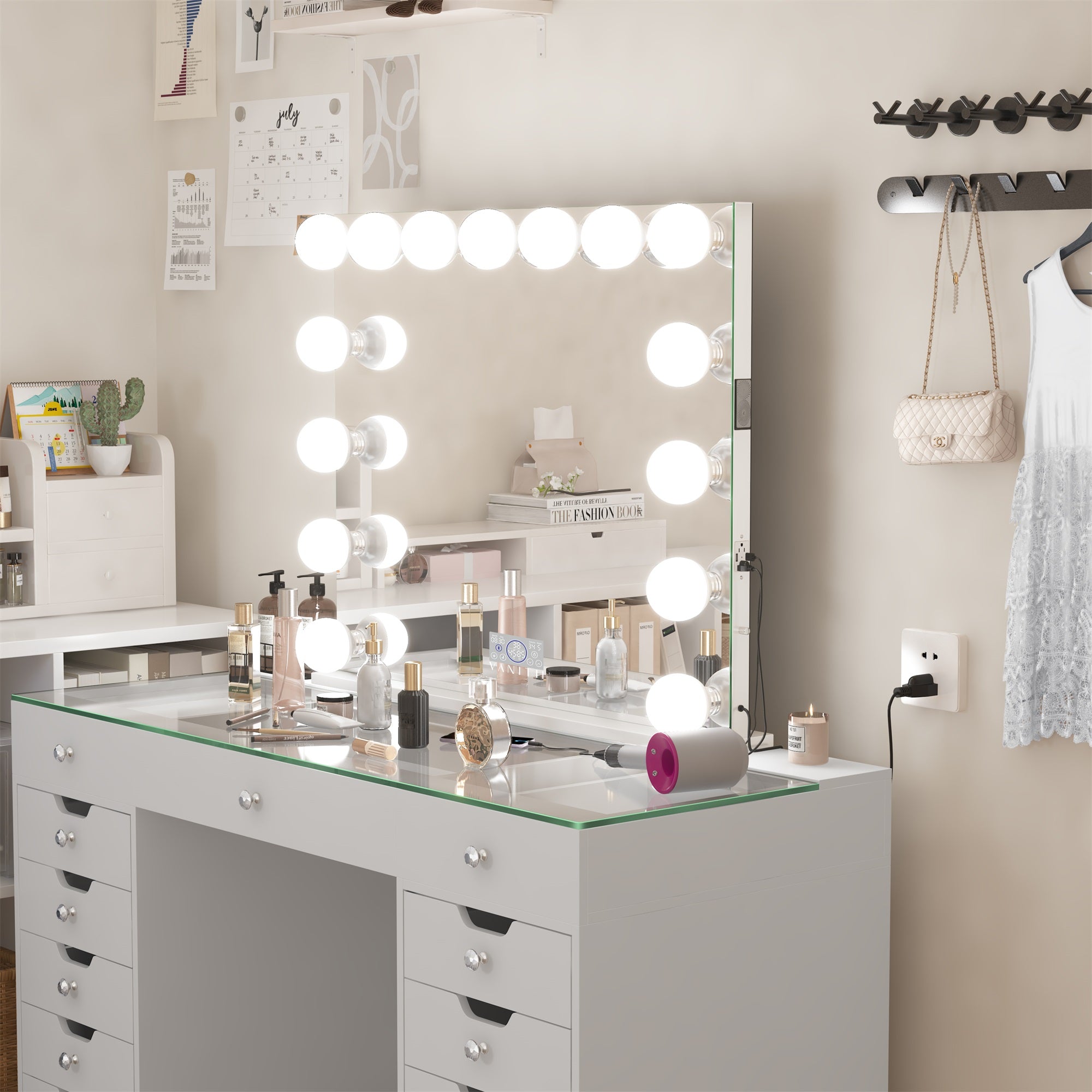 Marilyn Mirror Pro Max with 15 Dimmable LED Bulbs