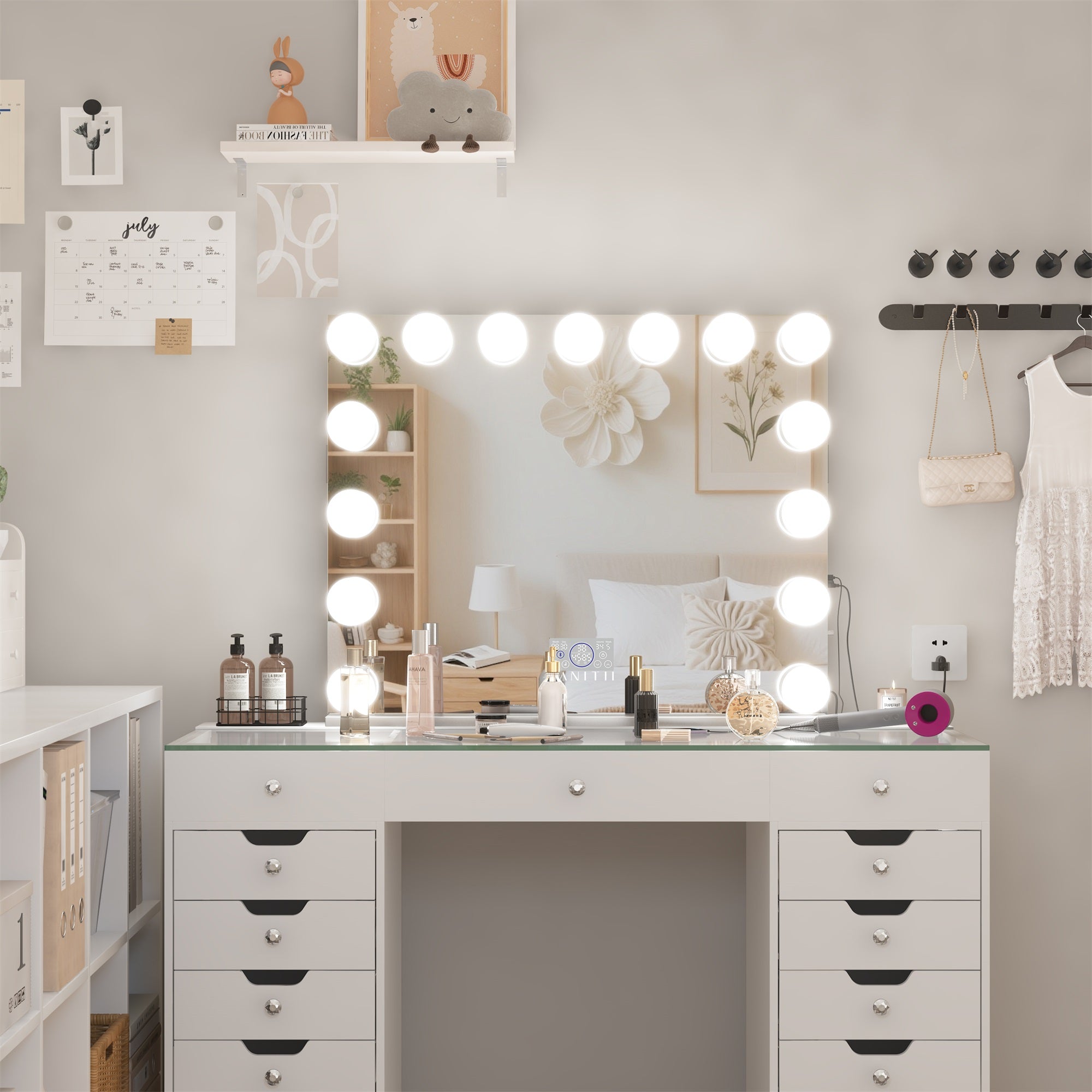 Marilyn Mirror Pro Max with 15 Dimmable LED Bulbs