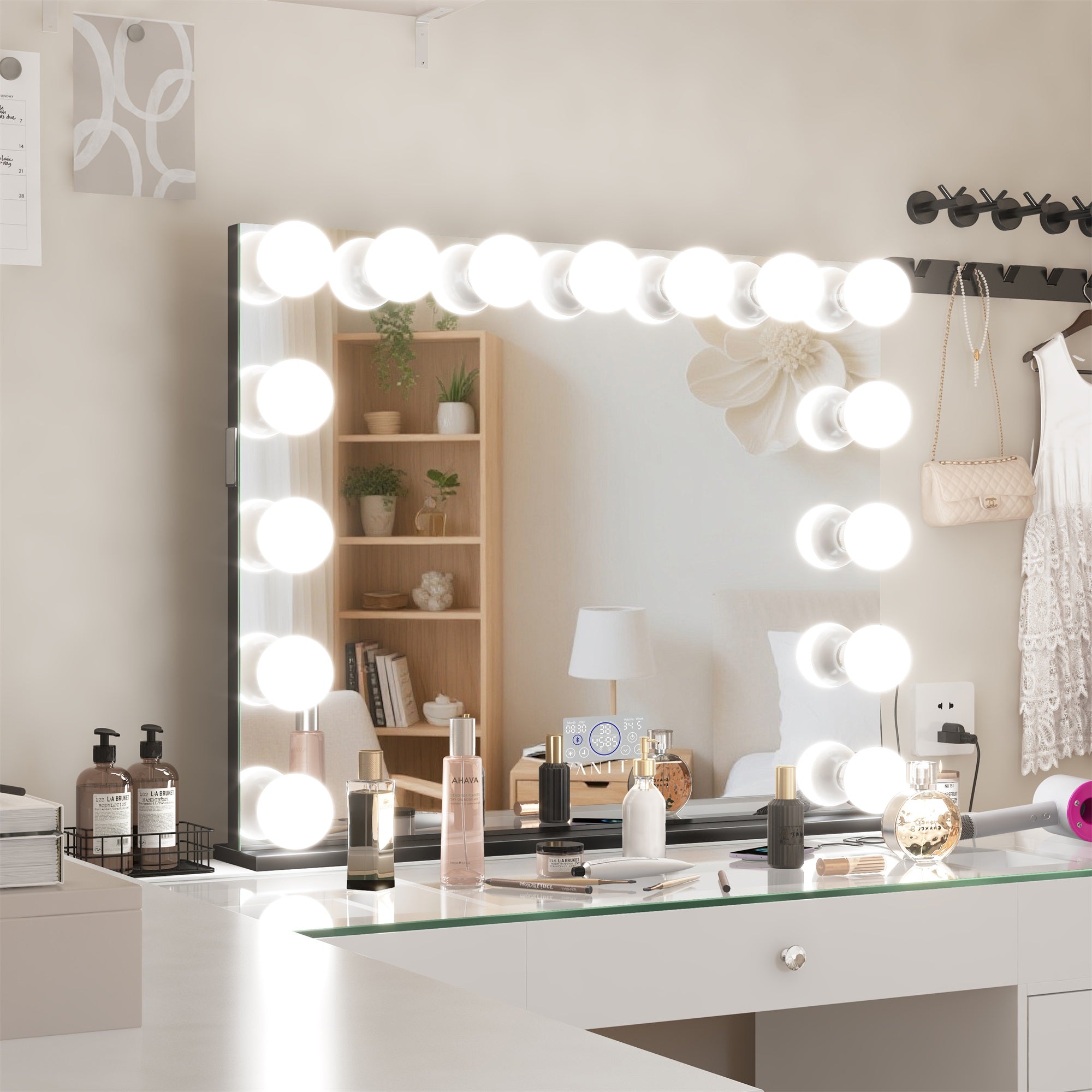 Marilyn Mirror Pro Max with 15 Dimmable LED Bulbs