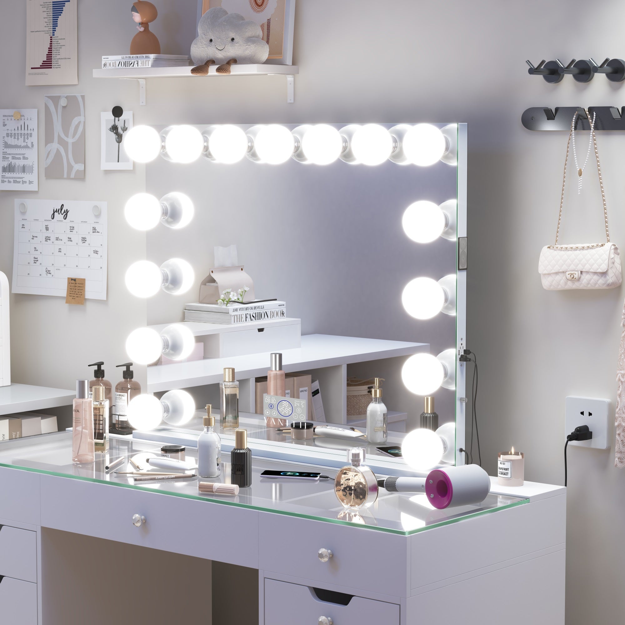 Marilyn Mirror Pro Max with 15 Dimmable LED Bulbs