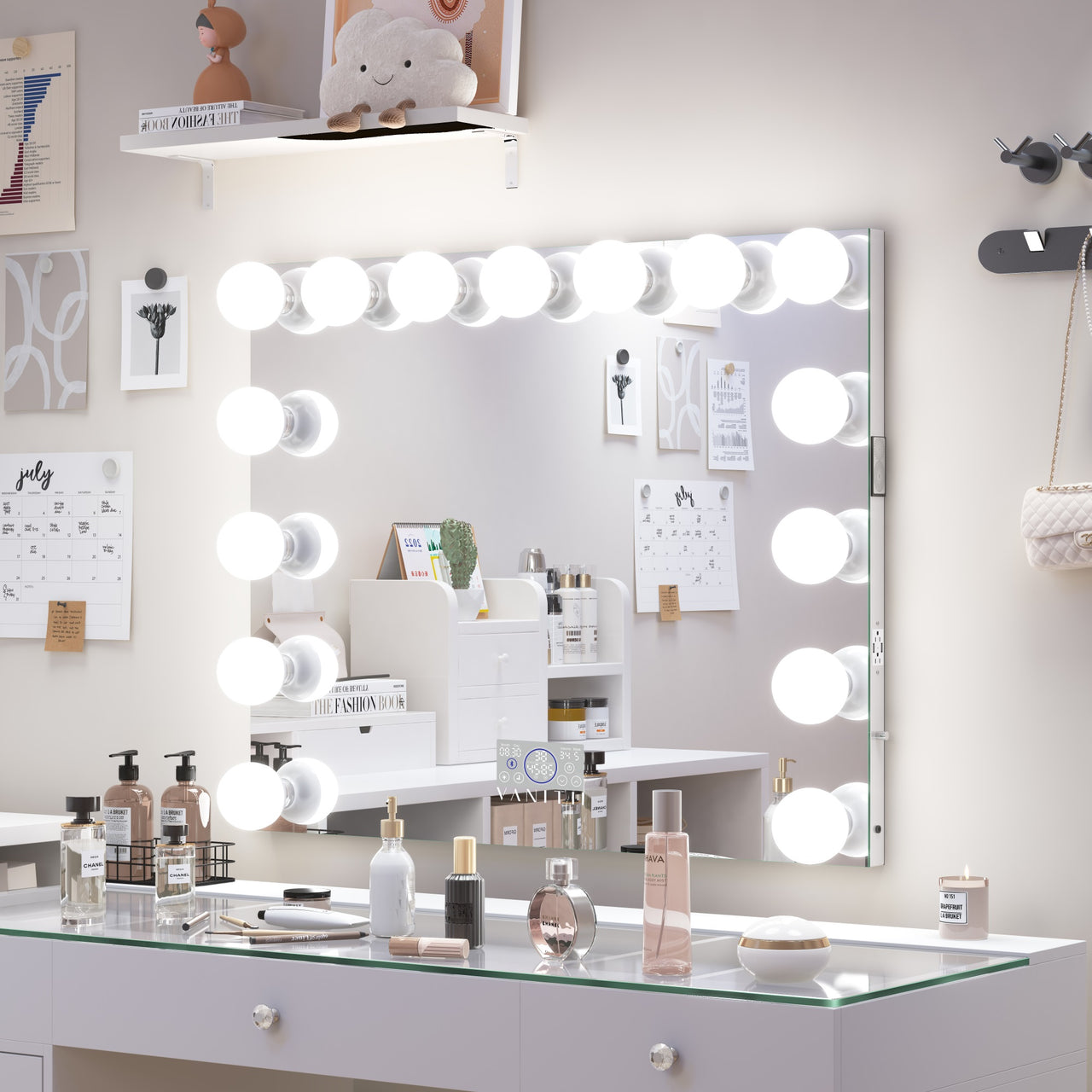 Marilyn Mirror Pro Max with 15 Dimmable LED Bulbs